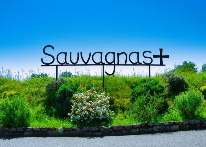 Sauvagnas - Entrée du Village