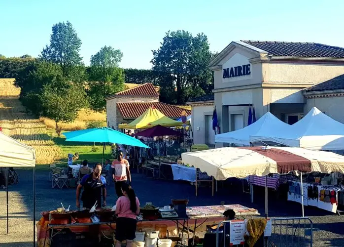 Sauvagnas - Jour de marché